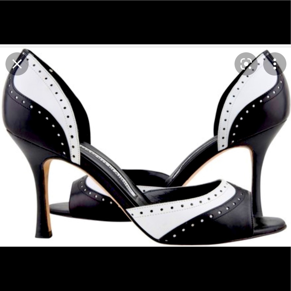 Manolo Blahnik
White & Black open toe low heel sandal
Size 8